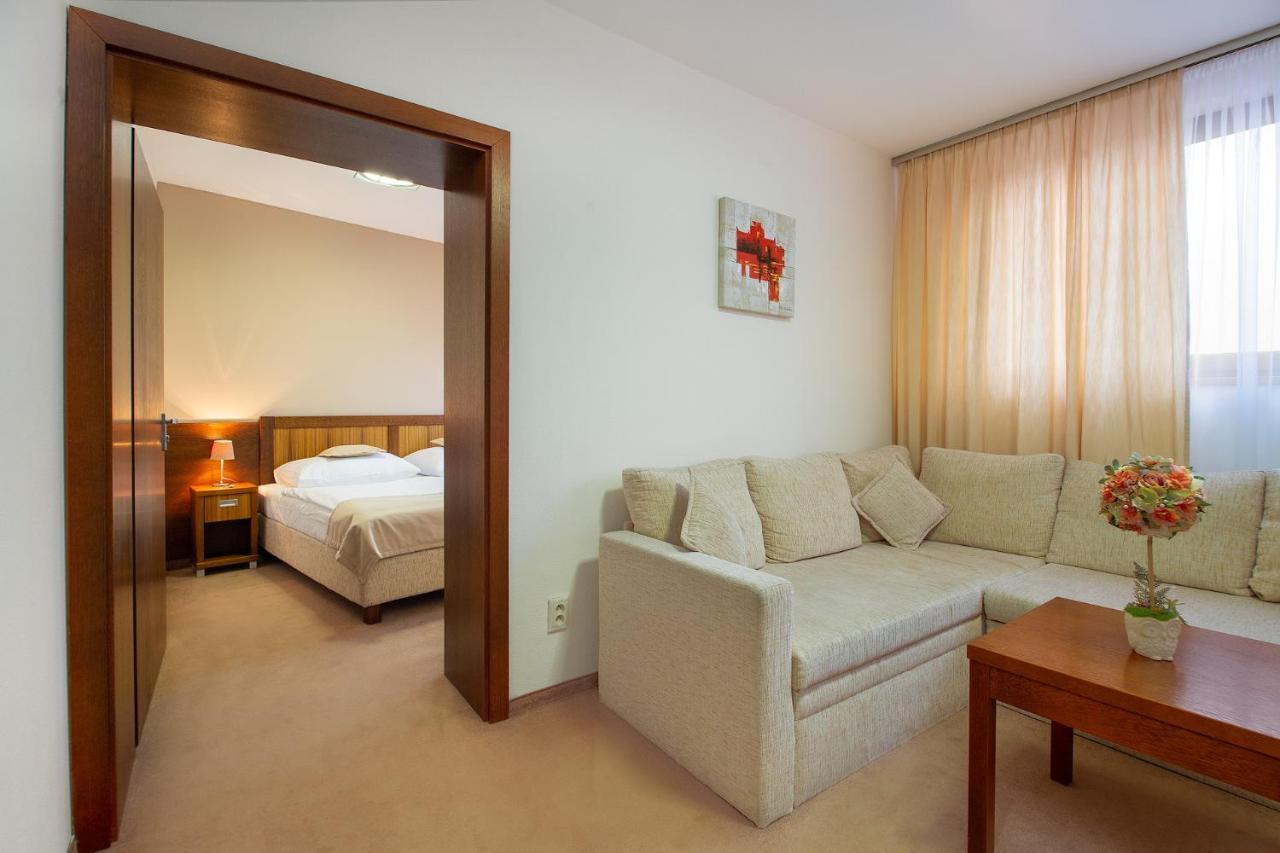Hotel Academic Зволен Екстериор снимка