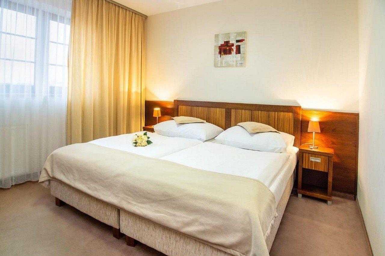 Hotel Academic Зволен Екстериор снимка