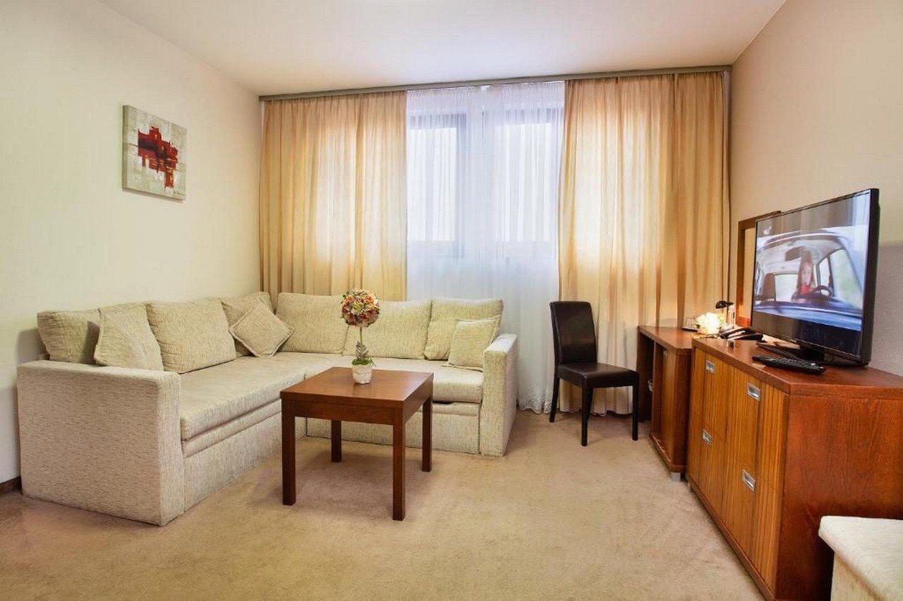 Hotel Academic Зволен Екстериор снимка