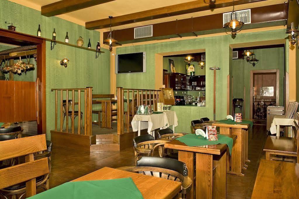 Hotel Academic Зволен Екстериор снимка